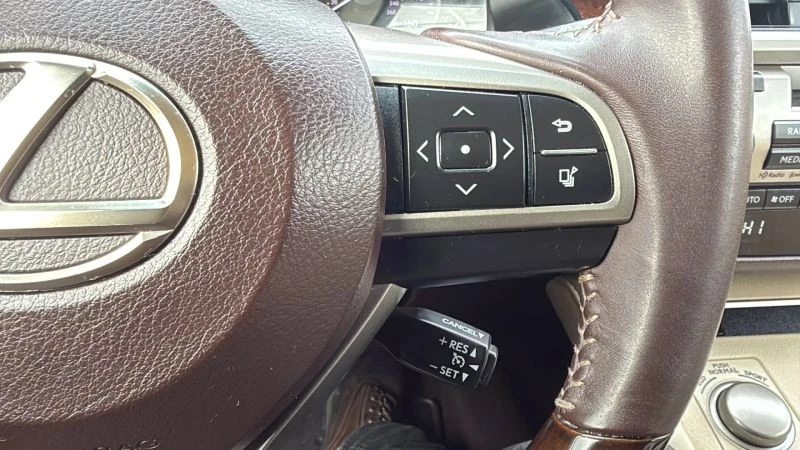 2016 Lexus ES 6th Gen - Image 11 of 12