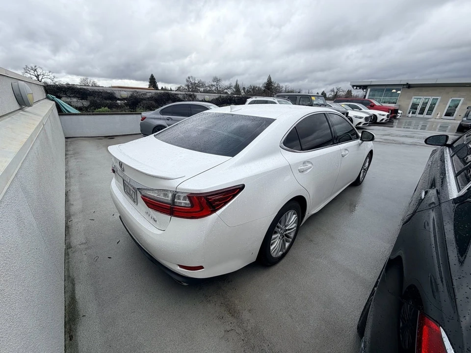 2016 Lexus ES 6th Gen - Image 6 of 6