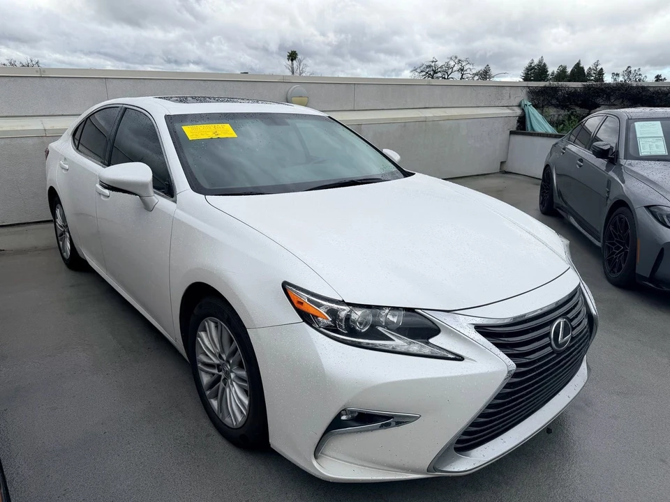2016 Lexus ES 6th Gen - Image 4 of 6