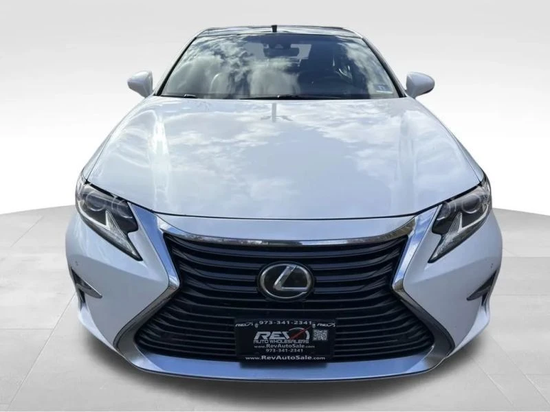 2016 Lexus ES 6th Gen - Image 9 of 12