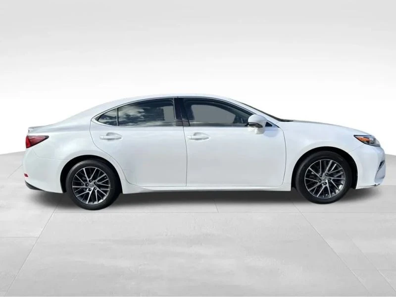 2016 Lexus ES 6th Gen - Image 7 of 12