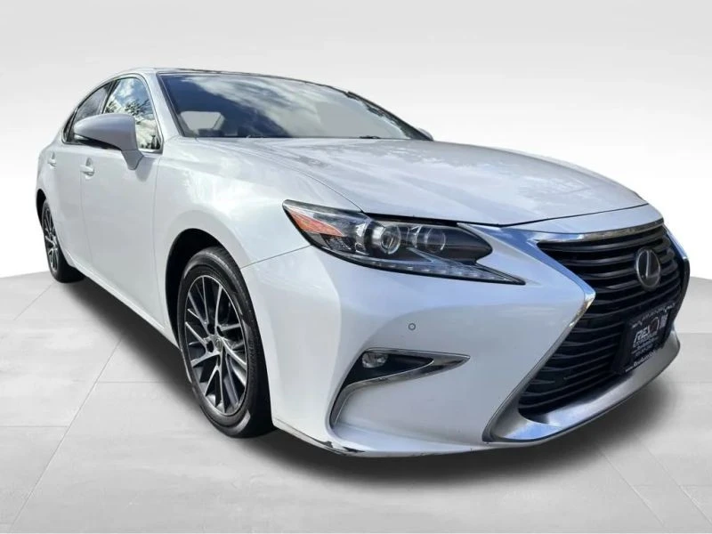 2016 Lexus ES 6th Gen - Image 8 of 12