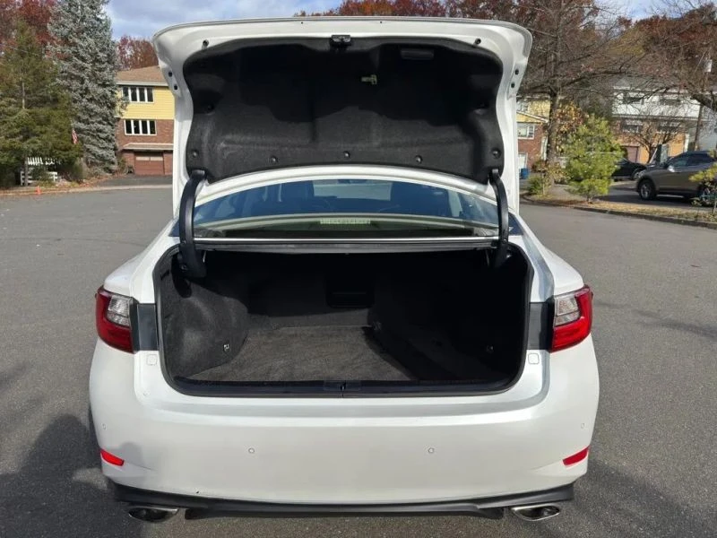 2016 Lexus ES 6th Gen - Image 5 of 12