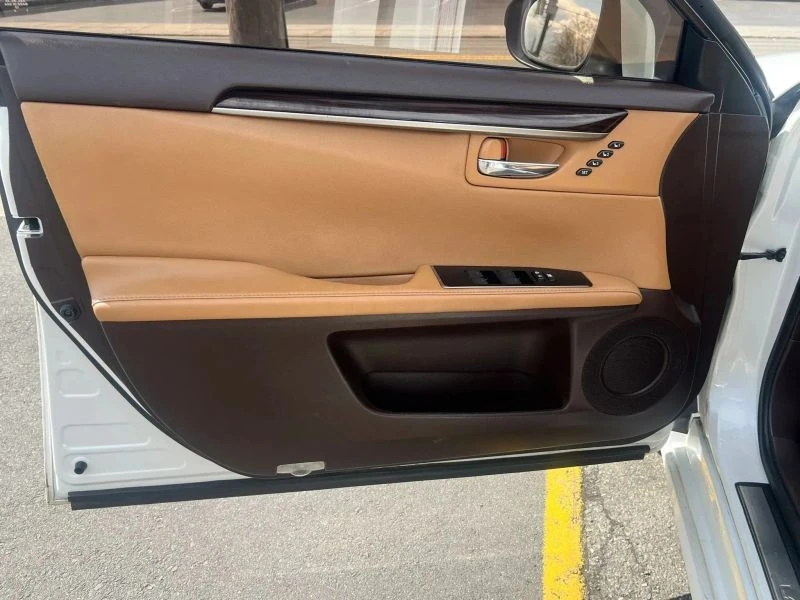 2016 Lexus ES 6th Gen - Image 11 of 12
