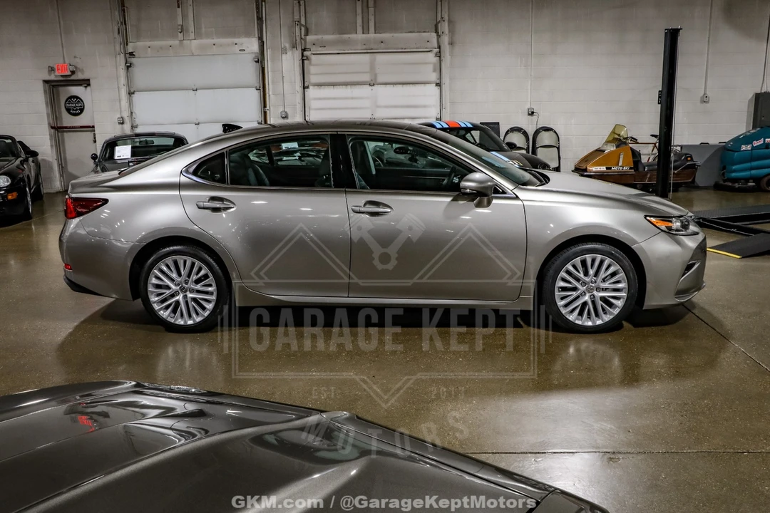 2016 Lexus ES 6th Gen - Image 11 of 12