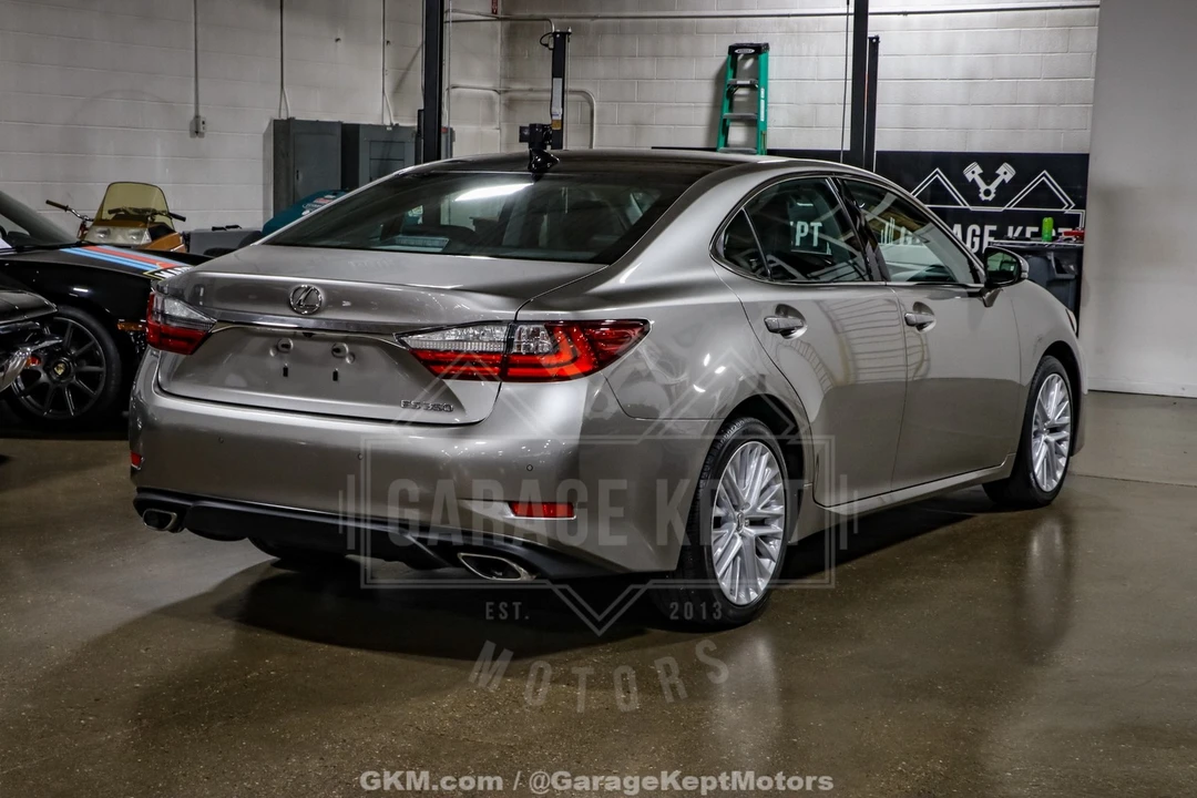 2016 Lexus ES 6th Gen - Image 9 of 21