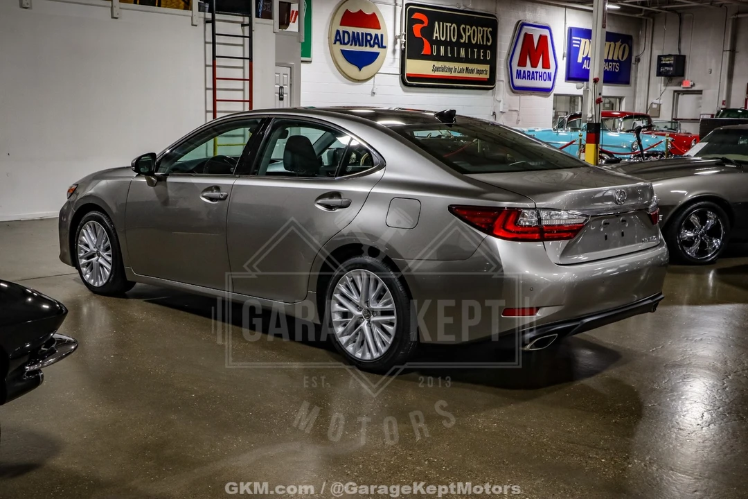 2016 Lexus ES 6th Gen - Image 7 of 12