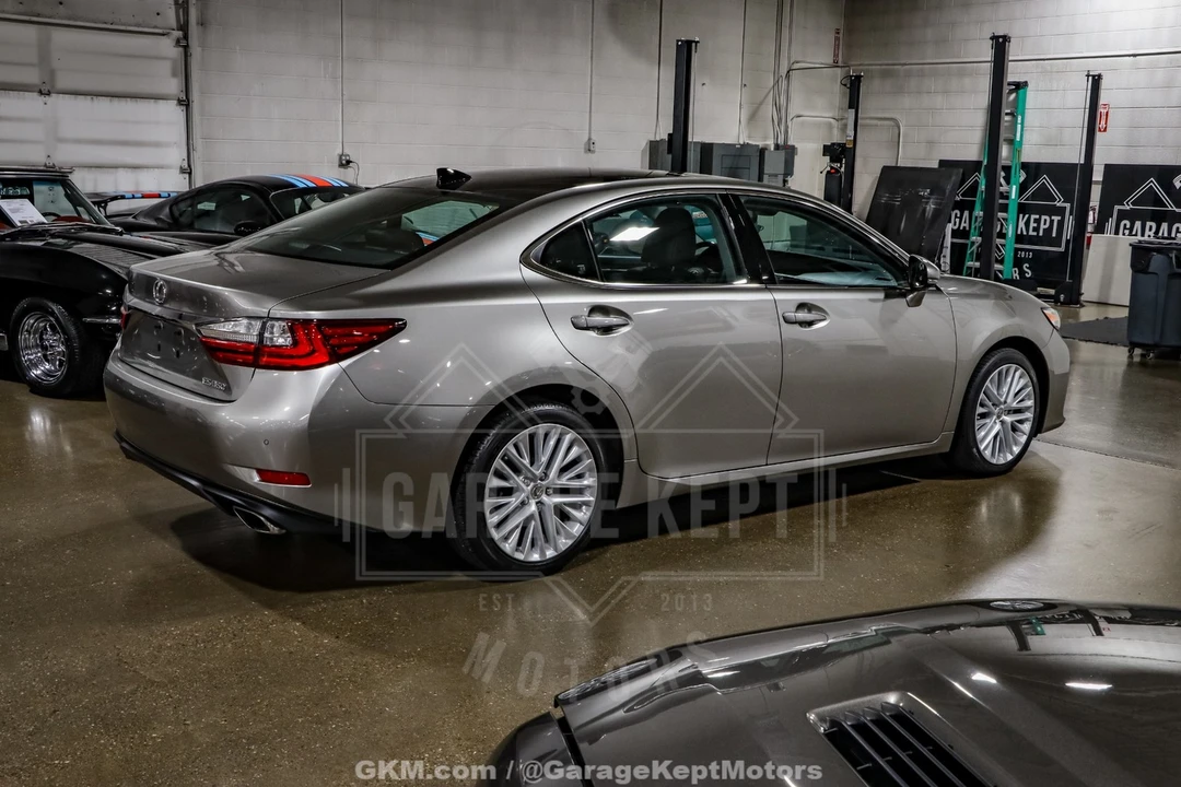 2016 Lexus ES 6th Gen - Image 10 of 12