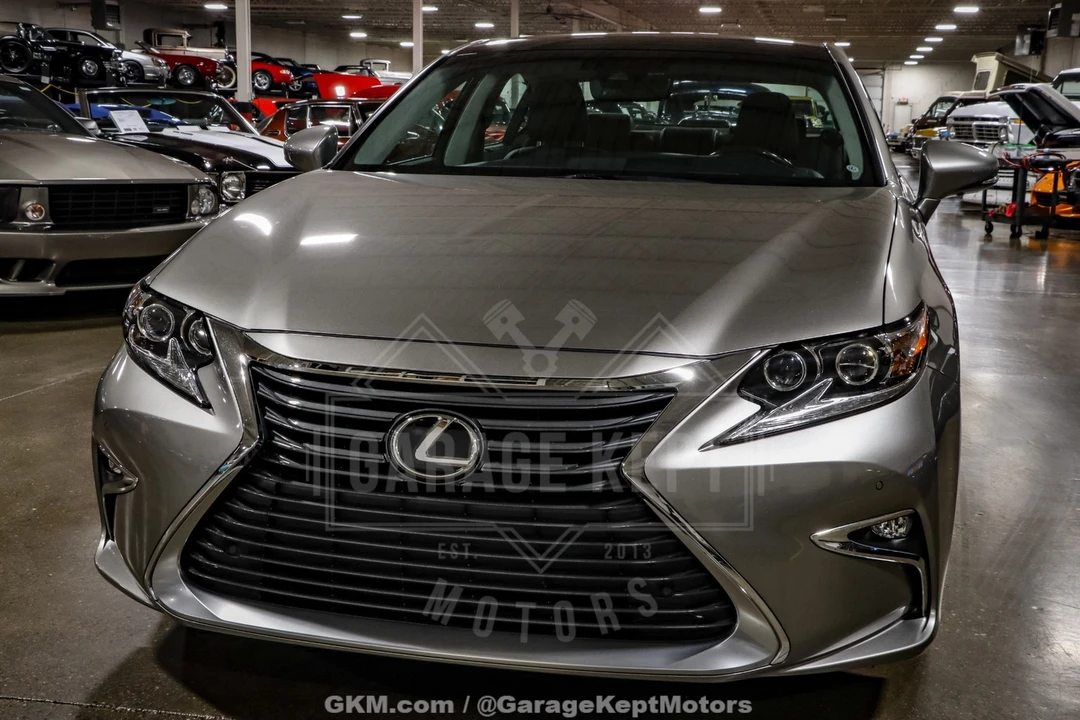 2016 Lexus ES 6th Gen - Image 19 of 21