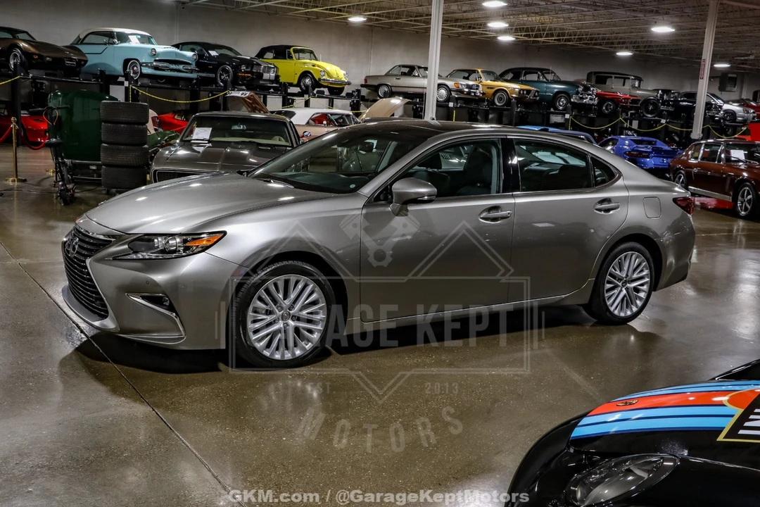 2016 Lexus ES 6th Gen - Image 5 of 12
