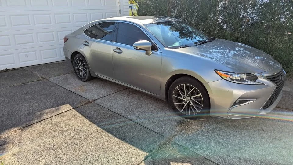 2016 Lexus ES 6th Gen - Image 2 of 8