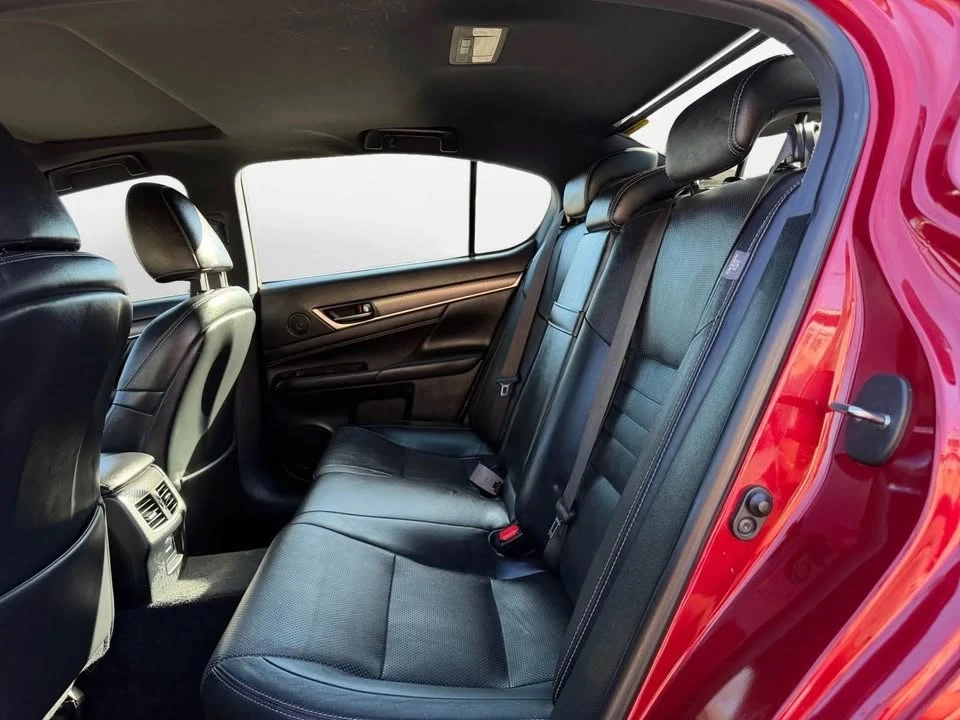 2016 Lexus GS - Image 15 of 17