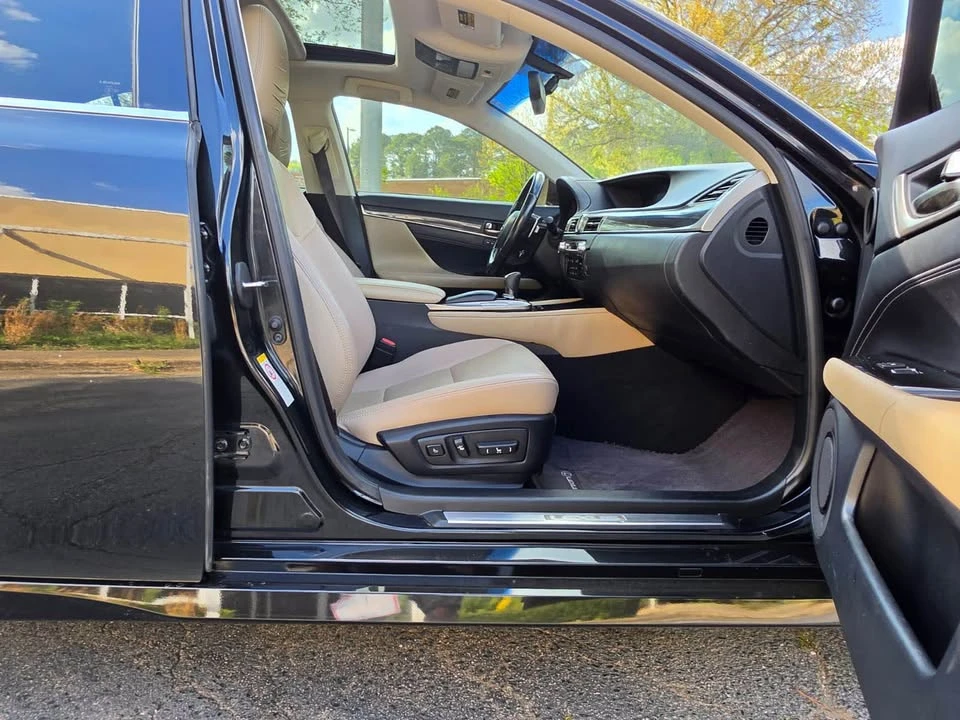 2016 Lexus GS 4th Gen - Image 13 of 15