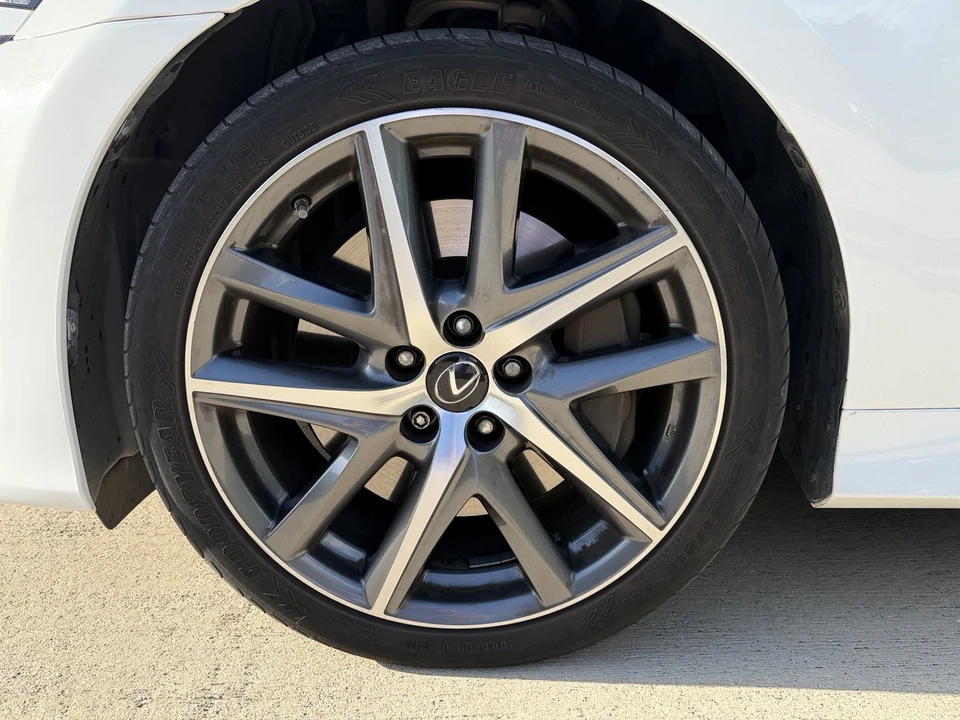2016 Lexus GS 4th Gen - Image 24 of 29