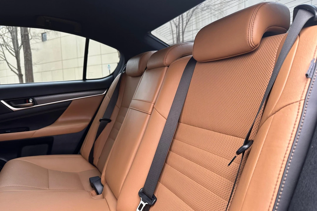 2016 Lexus GS 4th Gen - Image 29 of 31