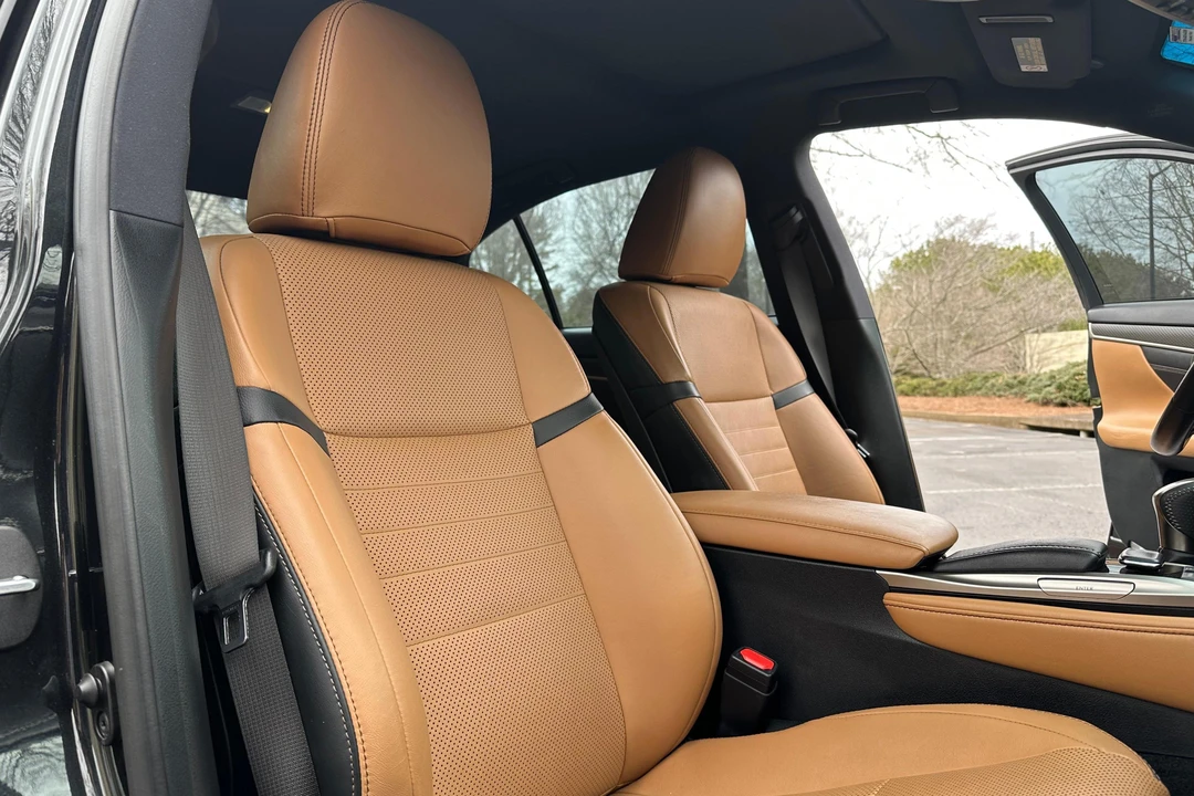 2016 Lexus GS 4th Gen - Image 28 of 31