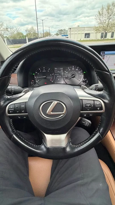 2016 Lexus GS 4th Gen - Image 12 of 17