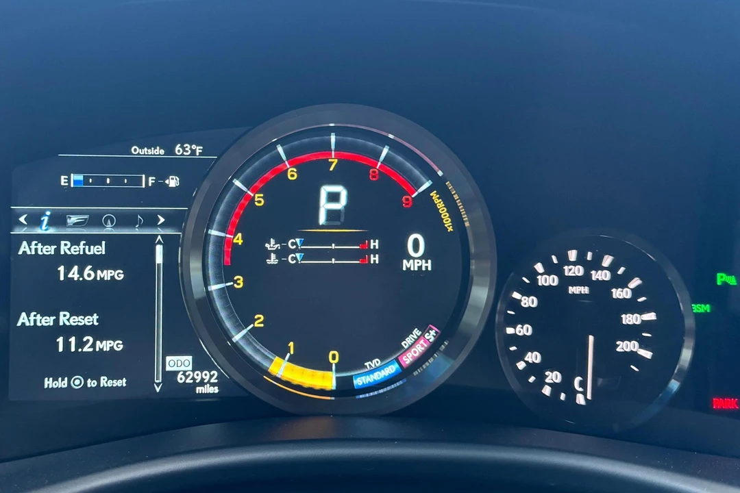 2016 Lexus GS F 4th Gen - Image 29 of 31