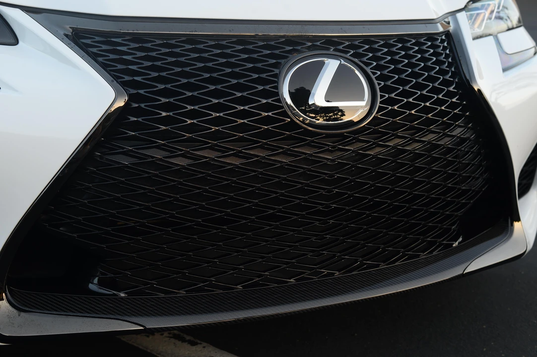 2016 Lexus GS F 4th Gen - Image 16 of 31
