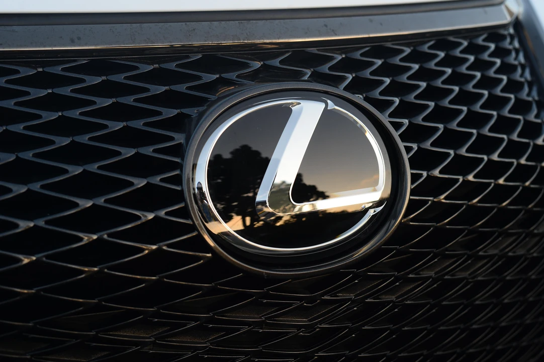 2016 Lexus GS F 4th Gen - Image 17 of 31