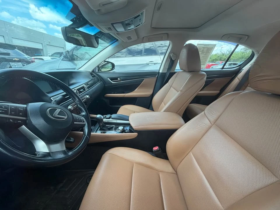 2016 Lexus GS 4th Gen - Image 8 of 10