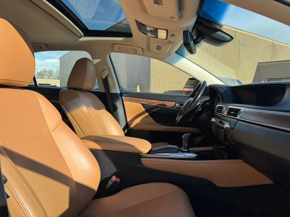 2016 Lexus GS 4th Gen - Image 16 of 20