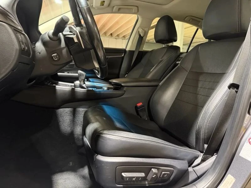 2016 Lexus GS 4th Gen - Image 9 of 12