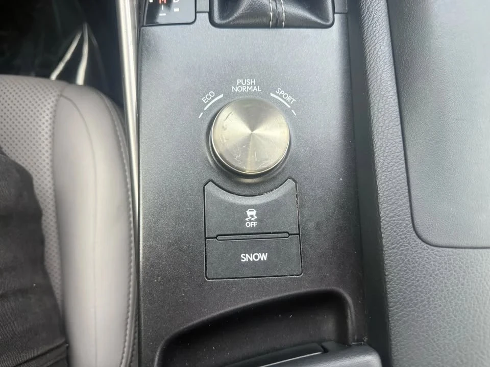 2016 Lexus IS 3rd Gen - Image 17 of 18