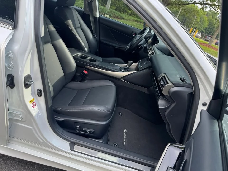 2016 Lexus IS 3rd Gen - Image 17 of 20