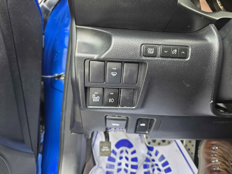 2016 Lexus IS 3rd Gen - Image 16 of 20
