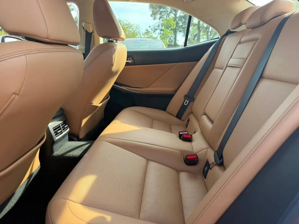 2016 Lexus IS 3rd Gen - Image 11 of 20