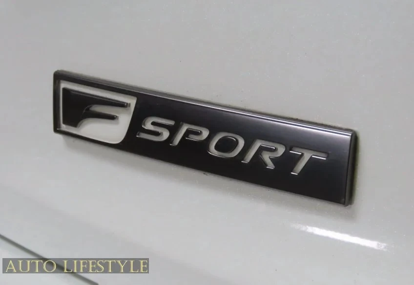 2016 Lexus IS 3rd Gen - Image 17 of 31