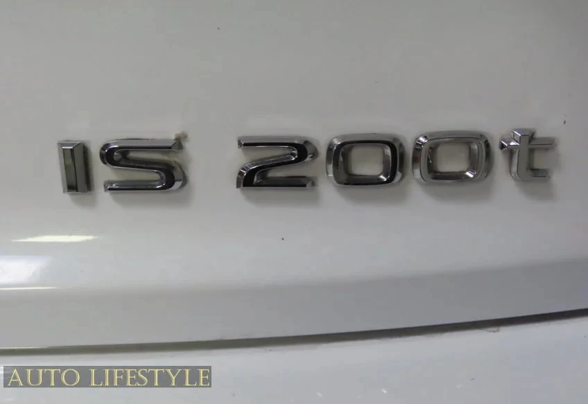 2016 Lexus IS 3rd Gen - Image 18 of 31