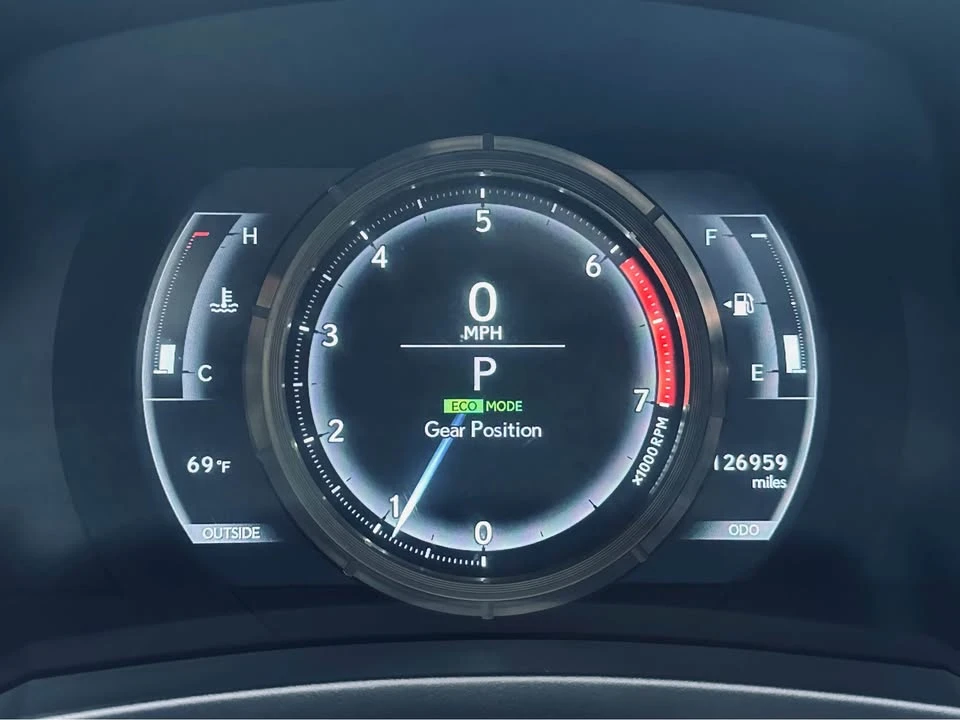 2016 Lexus IS 3rd Gen - Image 15 of 20