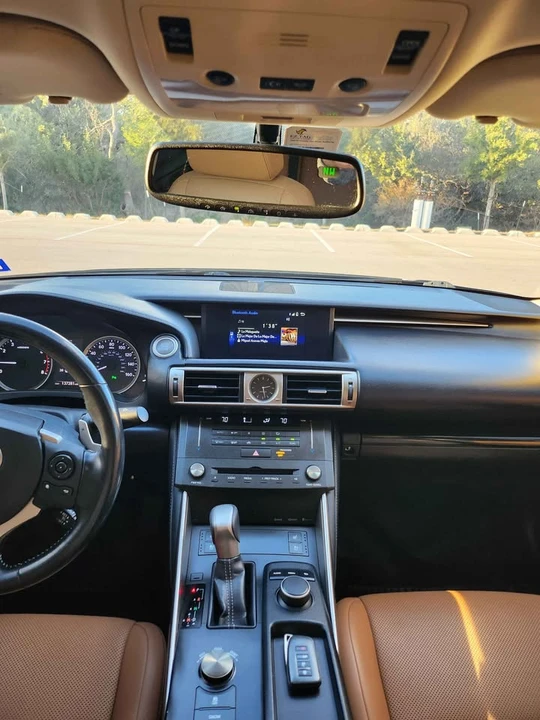 2016 Lexus IS 3rd Gen - Image 19 of 20