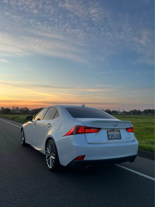 2016 Lexus IS 3rd Gen - Image 4 of 8