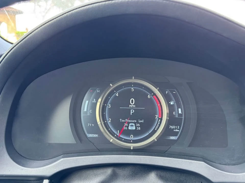 2016 Lexus IS 3rd Gen - Image 18 of 19