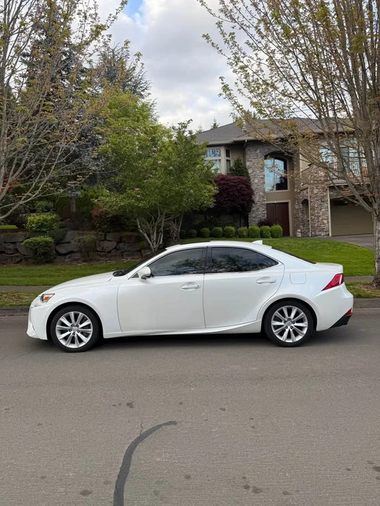 2016 Lexus IS 3rd Gen - Image 8 of 13