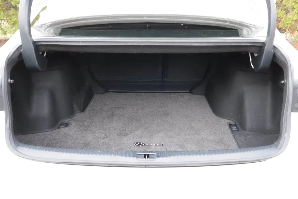 2016 Lexus IS 3rd Gen - Image 19 of 20