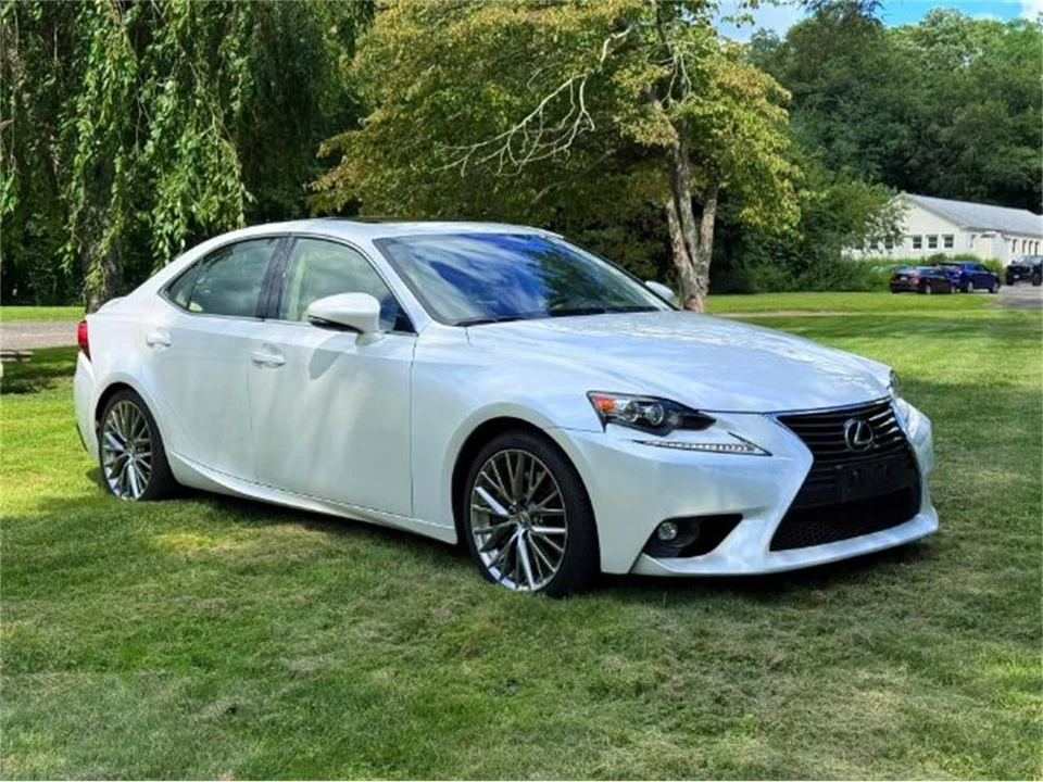 2016 Lexus IS 3rd Gen - Image 18 of 22
