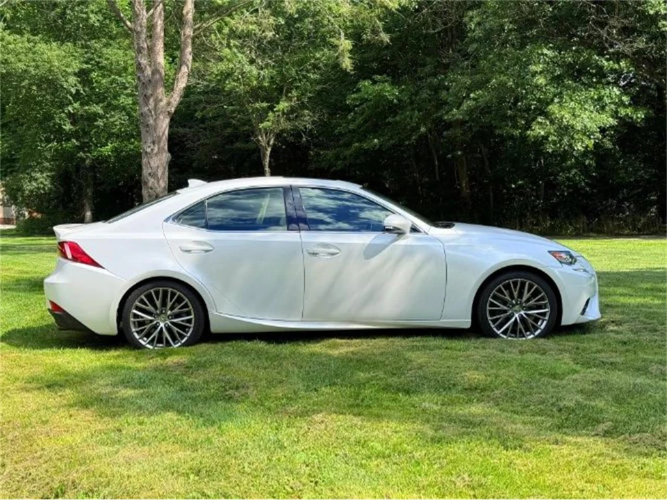 2016 Lexus IS 3rd Gen - Image 17 of 22