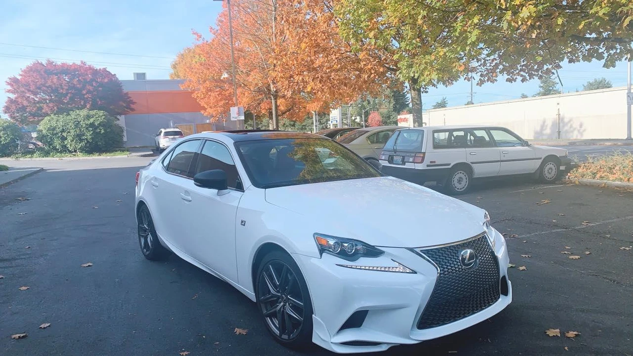 2016 Lexus IS 3rd Gen - Image 16 of 31