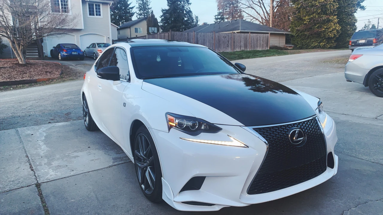 2016 Lexus IS 3rd Gen - Image 17 of 31