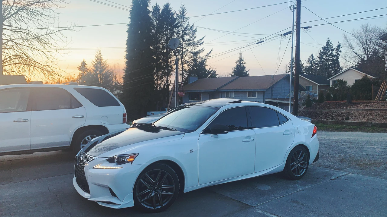 2016 Lexus IS 3rd Gen - Image 8 of 31