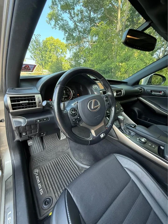 2016 Lexus IS 3rd Gen - Image 19 of 20