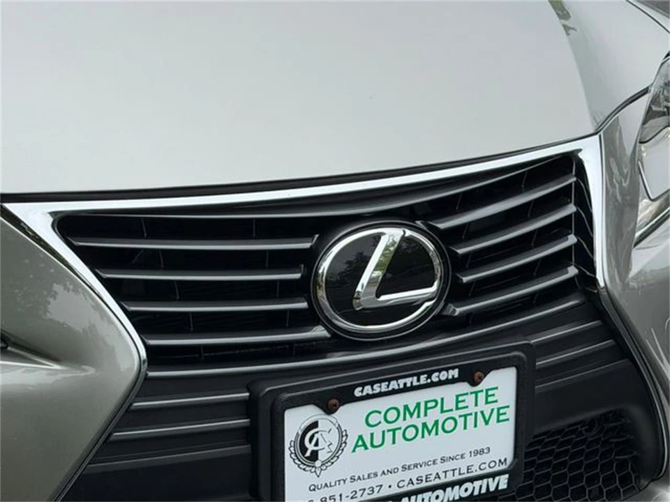 2016 Lexus IS 3rd Gen - Image 11 of 31