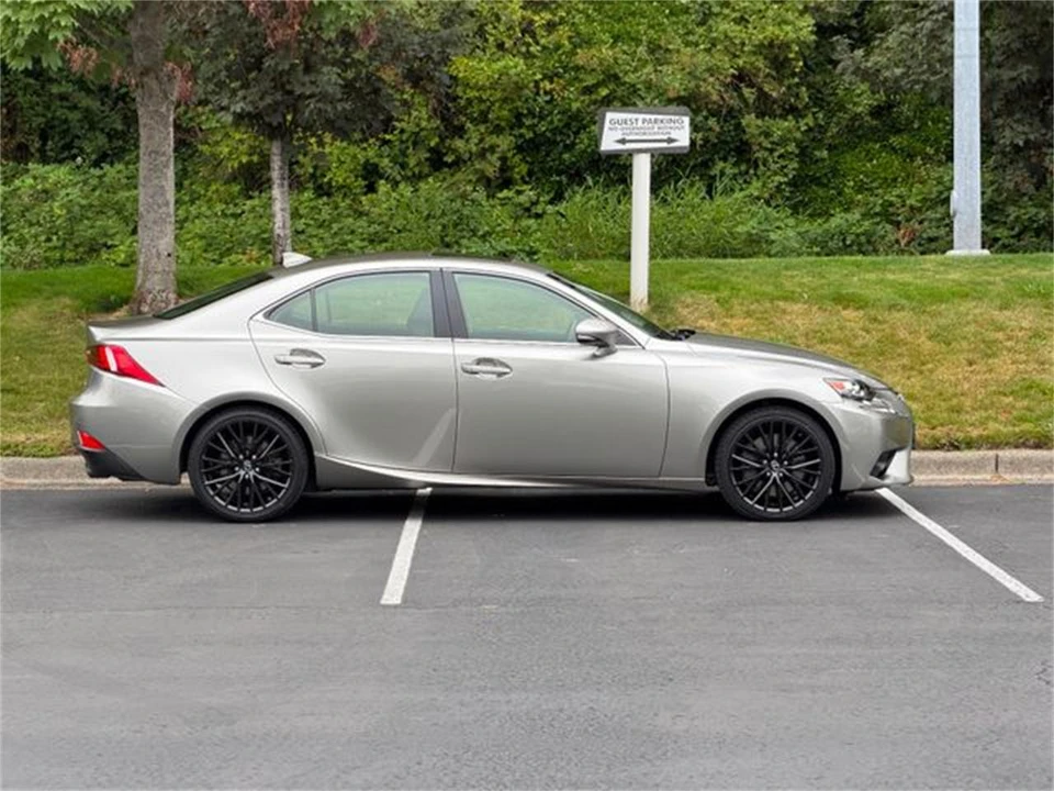 2016 Lexus IS 3rd Gen - Image 7 of 31