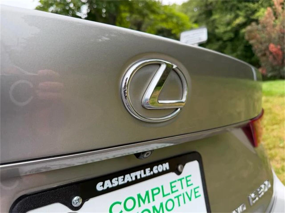 2016 Lexus IS 3rd Gen - Image 15 of 31
