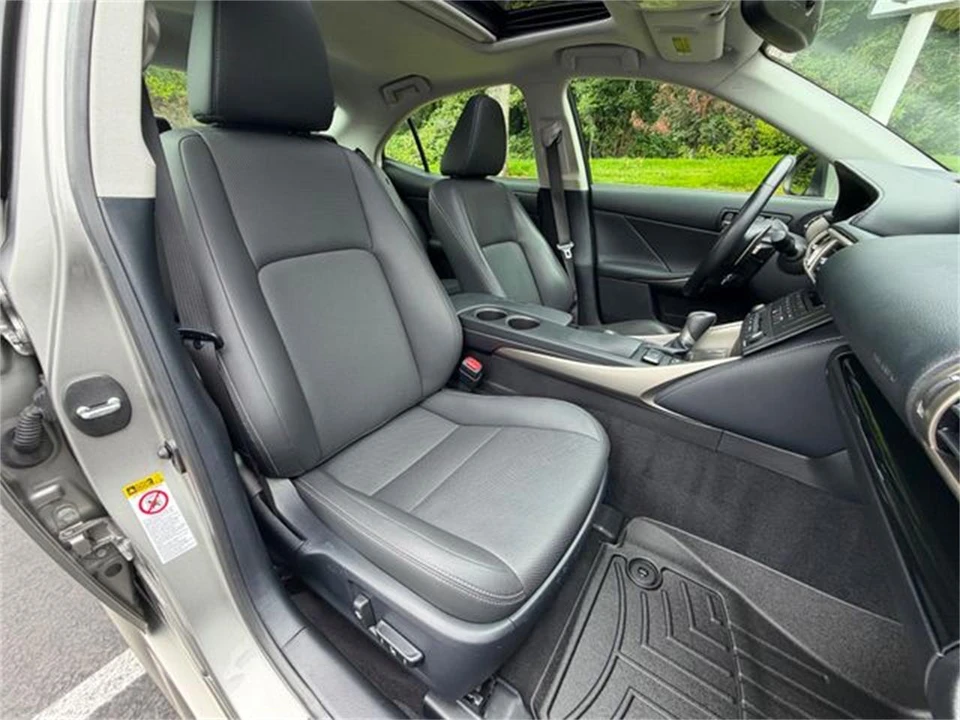 2016 Lexus IS 3rd Gen - Image 27 of 31