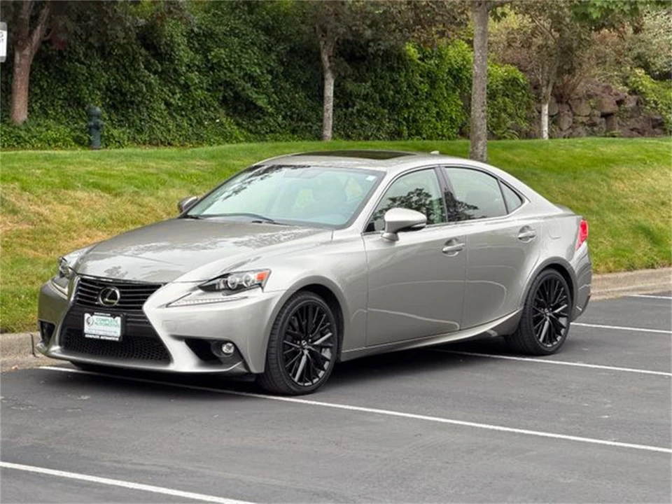 2016 Lexus IS 3rd Gen - Image 3 of 31